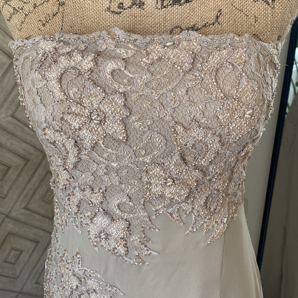 Nude Silk floor-length gown - Picture 2 of 4